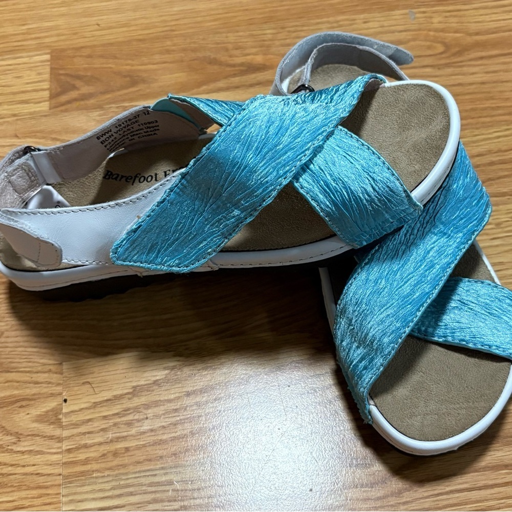 Barefoot Freedom Turquoise and White Sandals